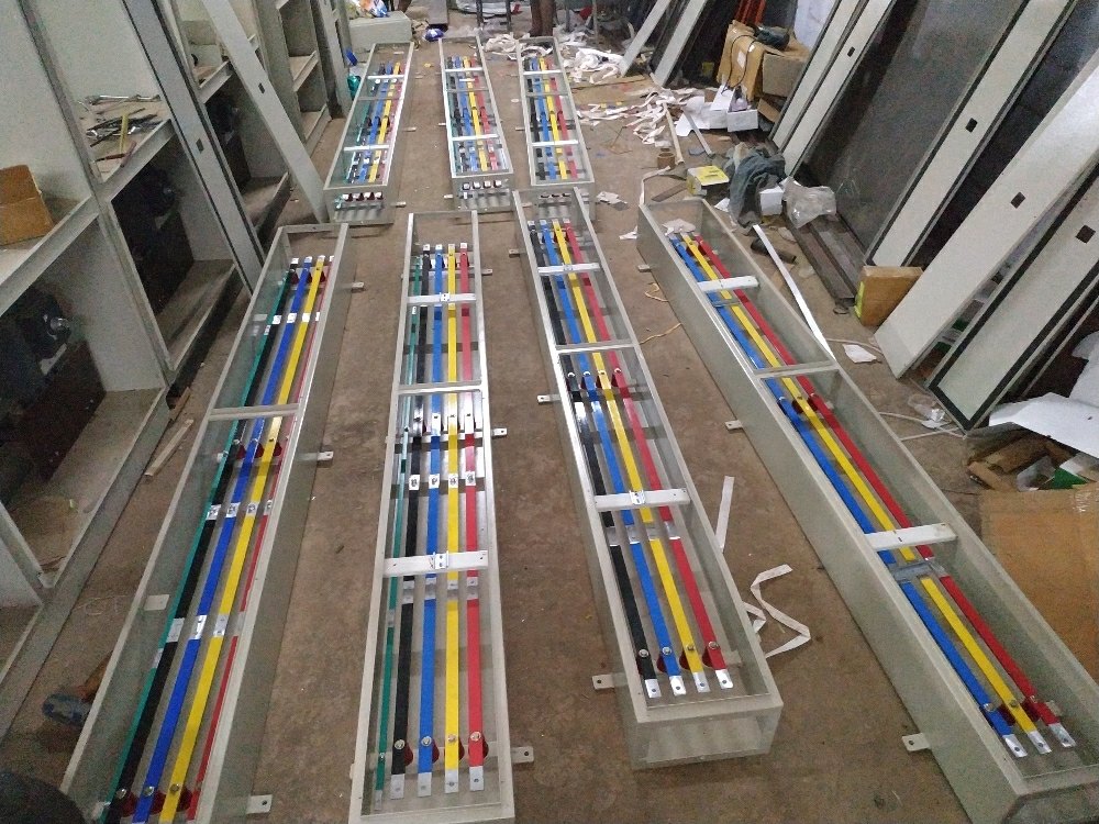 Close-up view of aluminum rising mains with bolted joints and busbar enclosure – Hycone Projects